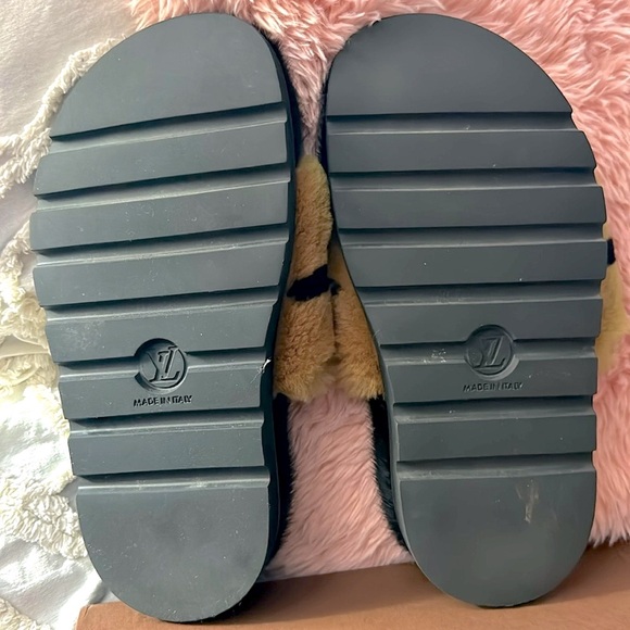 ✨NWOT LOUIS VUITTON MINK FUR POOL PILLOW SLIDES/SLIPPERS SZ 39🌟SOOO COMFY🥰 - Picture 7 of 8